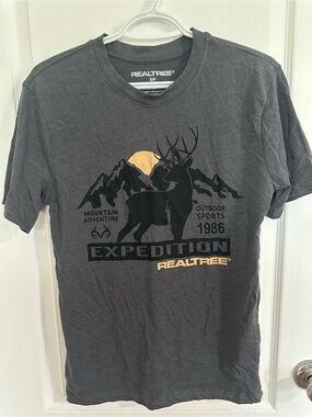Realtree Charcoal Gray Short Sleeve Expedition Graphic Tee with Gold Accent